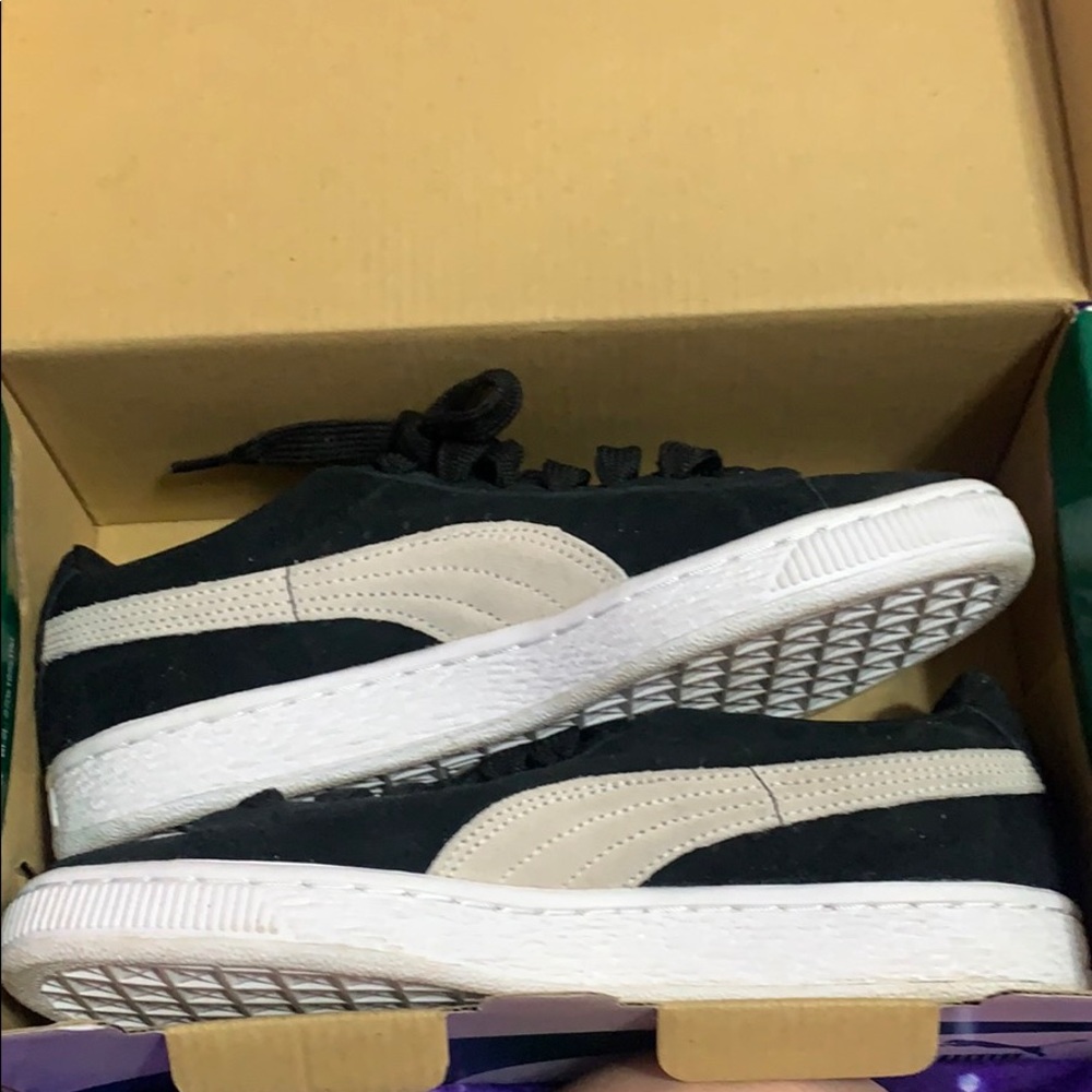 Puma suede Classics in size 6